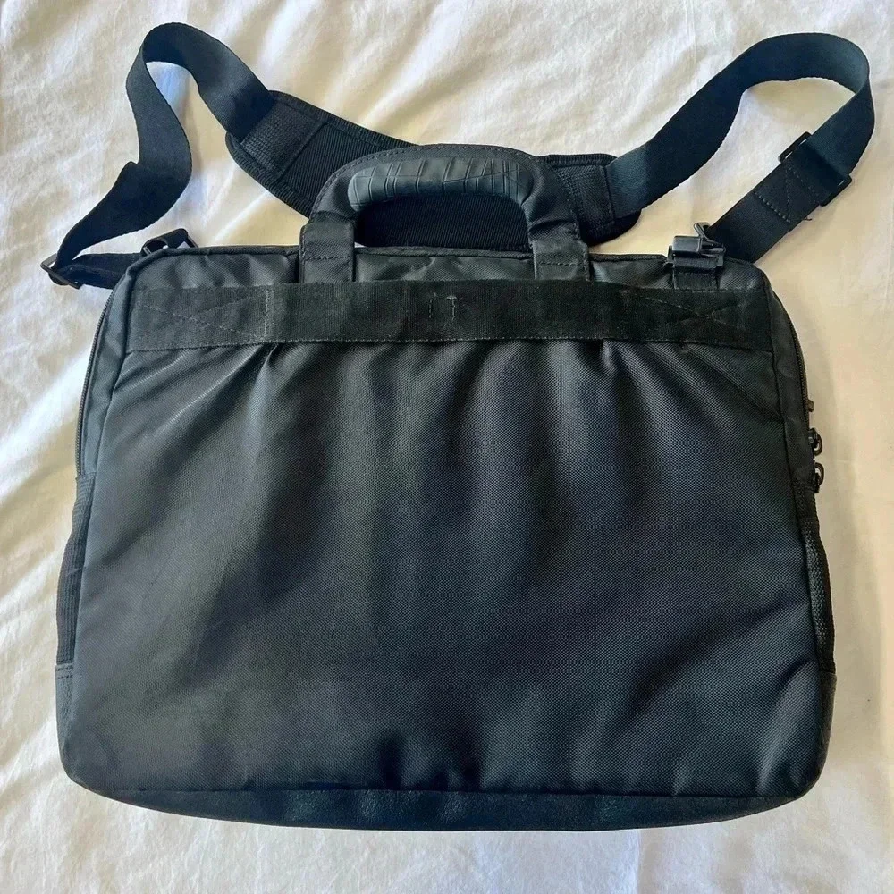 Targus 16‎ inch laptop carrying case/briefcase.